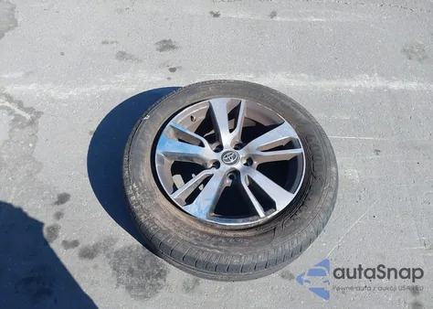 2018 Toyota Rav4 Xle z USA, uszkodzony, nr VIN JTMWFREV6JD133146